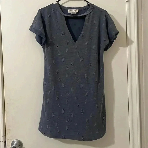 Urban Rebel Textured Distressed Top Size M - Picture 1 of 7